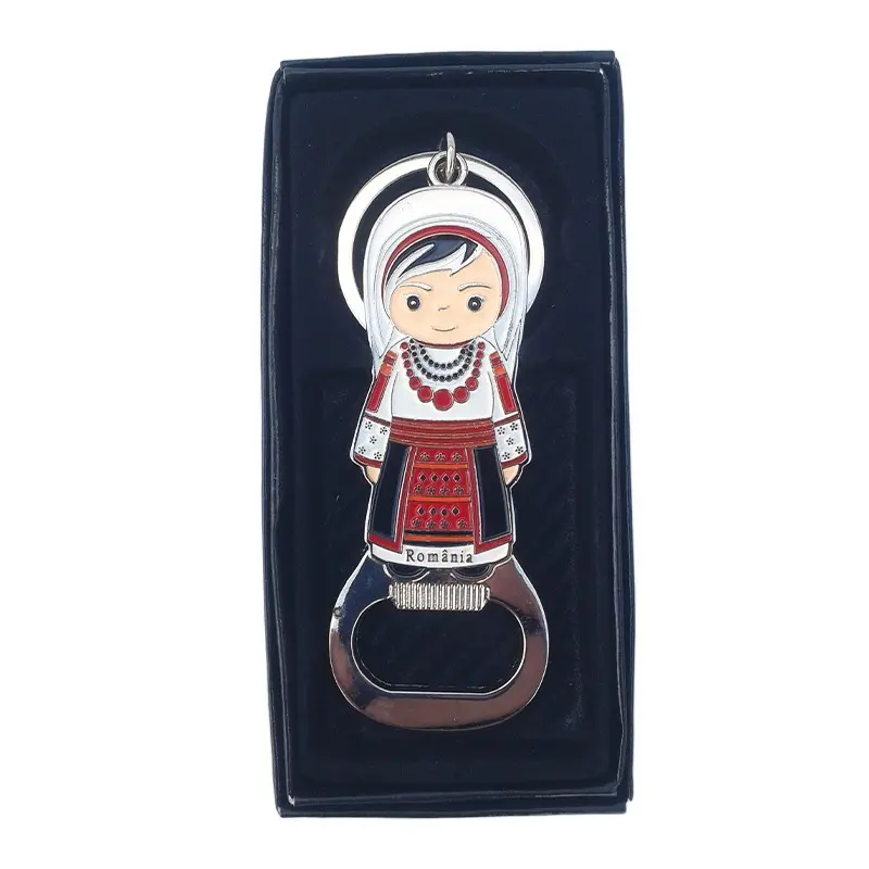 Fata port populat, breloc desfacator sticle